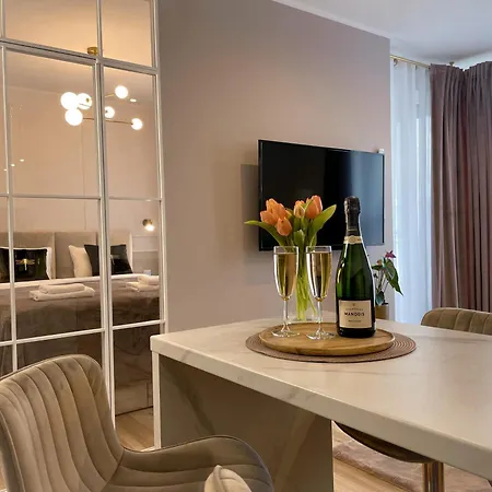 아파트 Urban Opolska 10 No 29 -rooftop Garden - Balcony - Air Condition - Free Garage - Luxury *