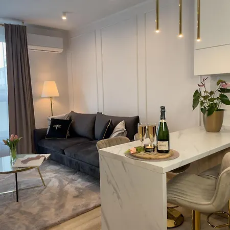 Urban Opolska 10 No 29 -rooftop Garden - Balcony - Air Condition - Free Garage - Luxury 아파트